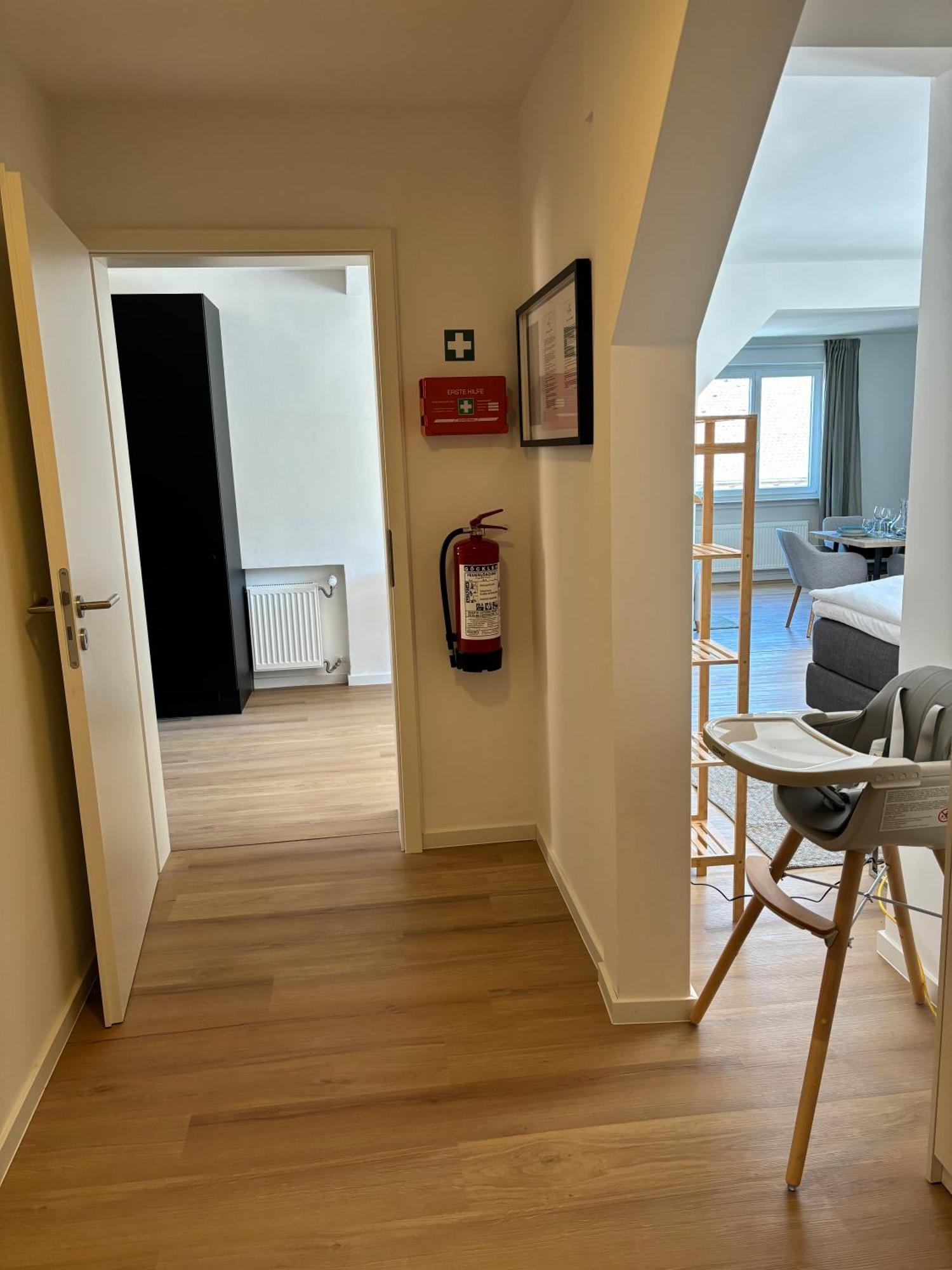 Gesamte Wohnung, Kueche, Parkplatz, Terrasse 巴特贝林根 外观 照片