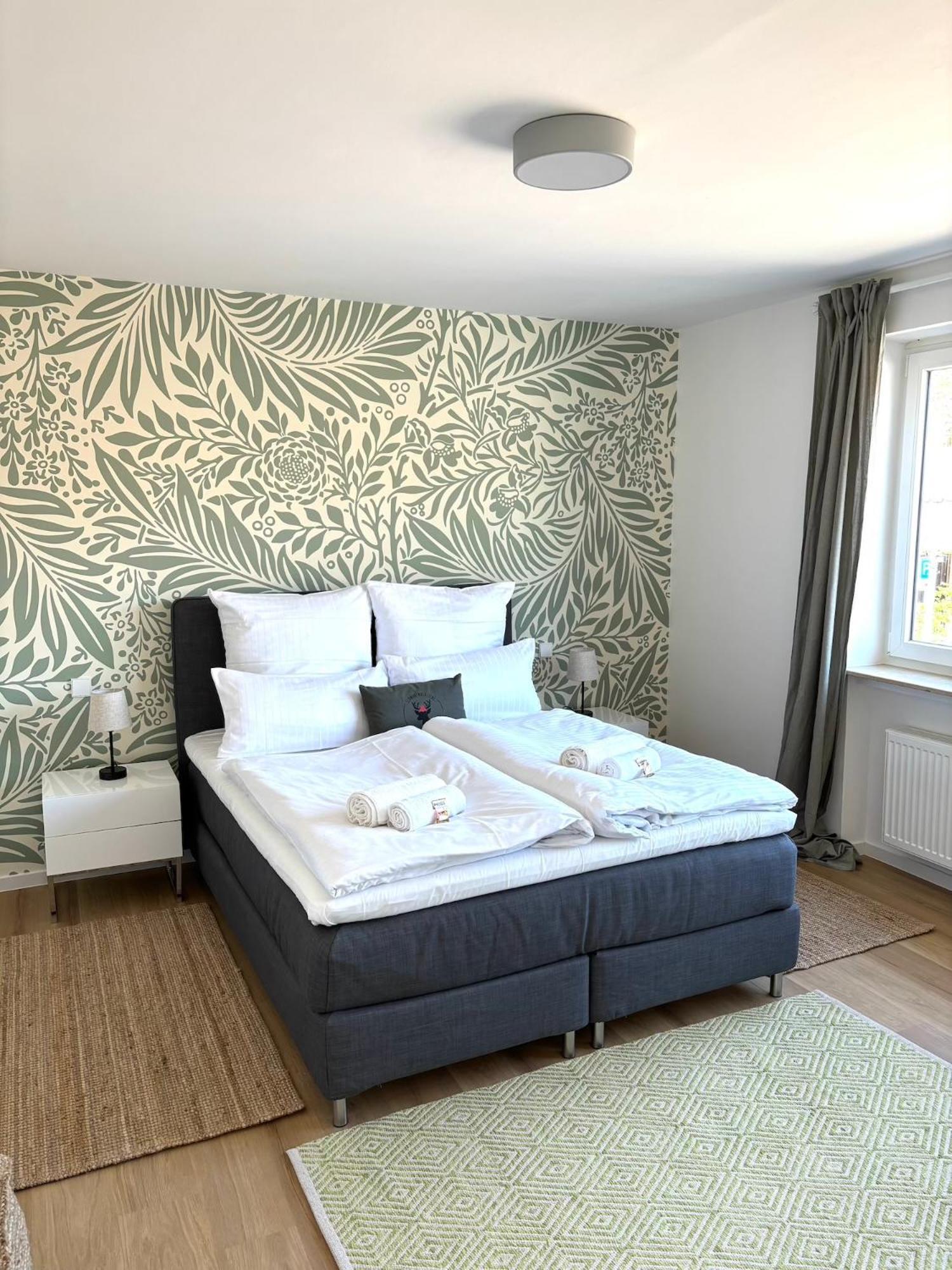 Gesamte Wohnung, Kueche, Parkplatz, Terrasse 巴特贝林根 外观 照片