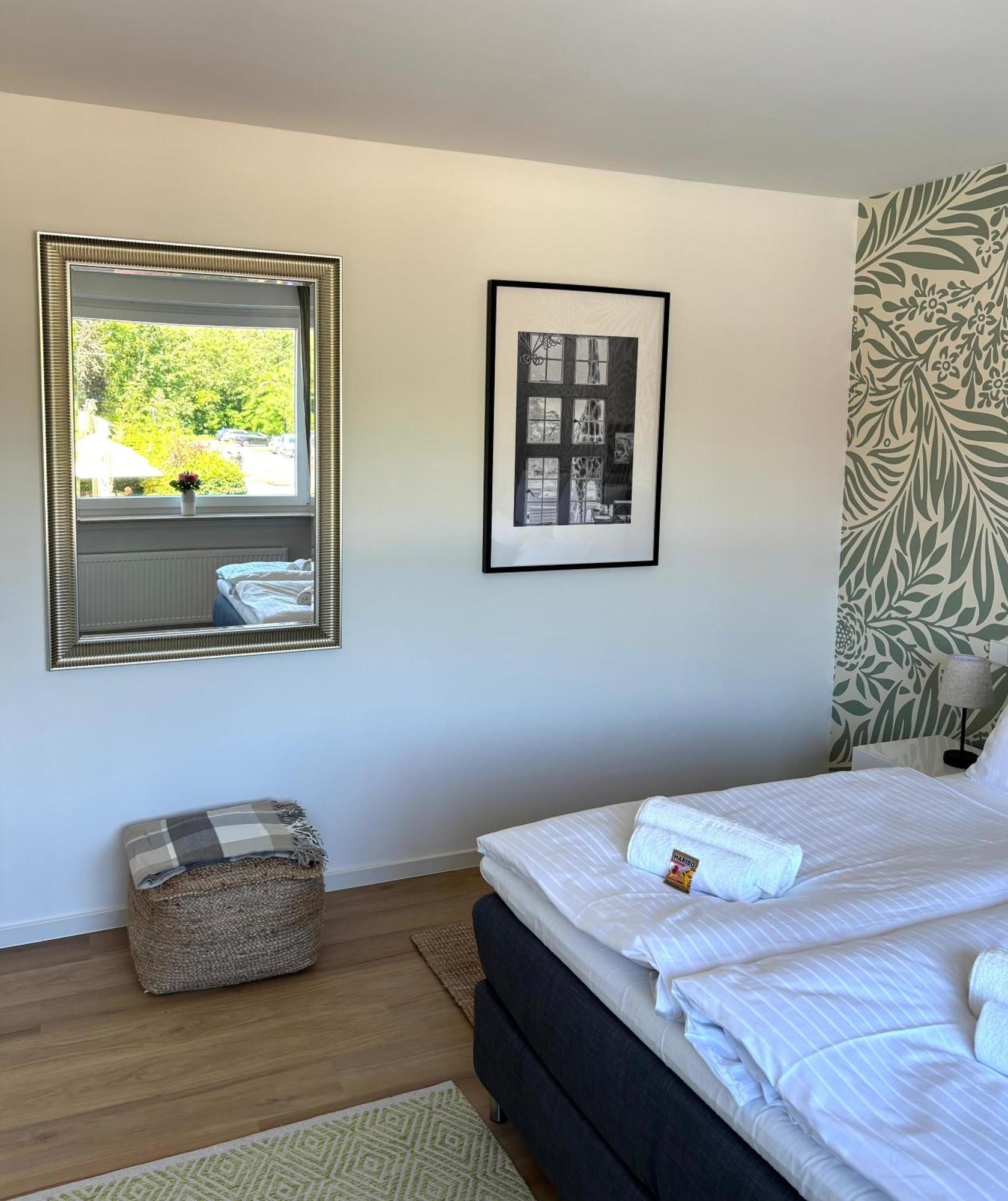 Gesamte Wohnung, Kueche, Parkplatz, Terrasse 巴特贝林根 外观 照片