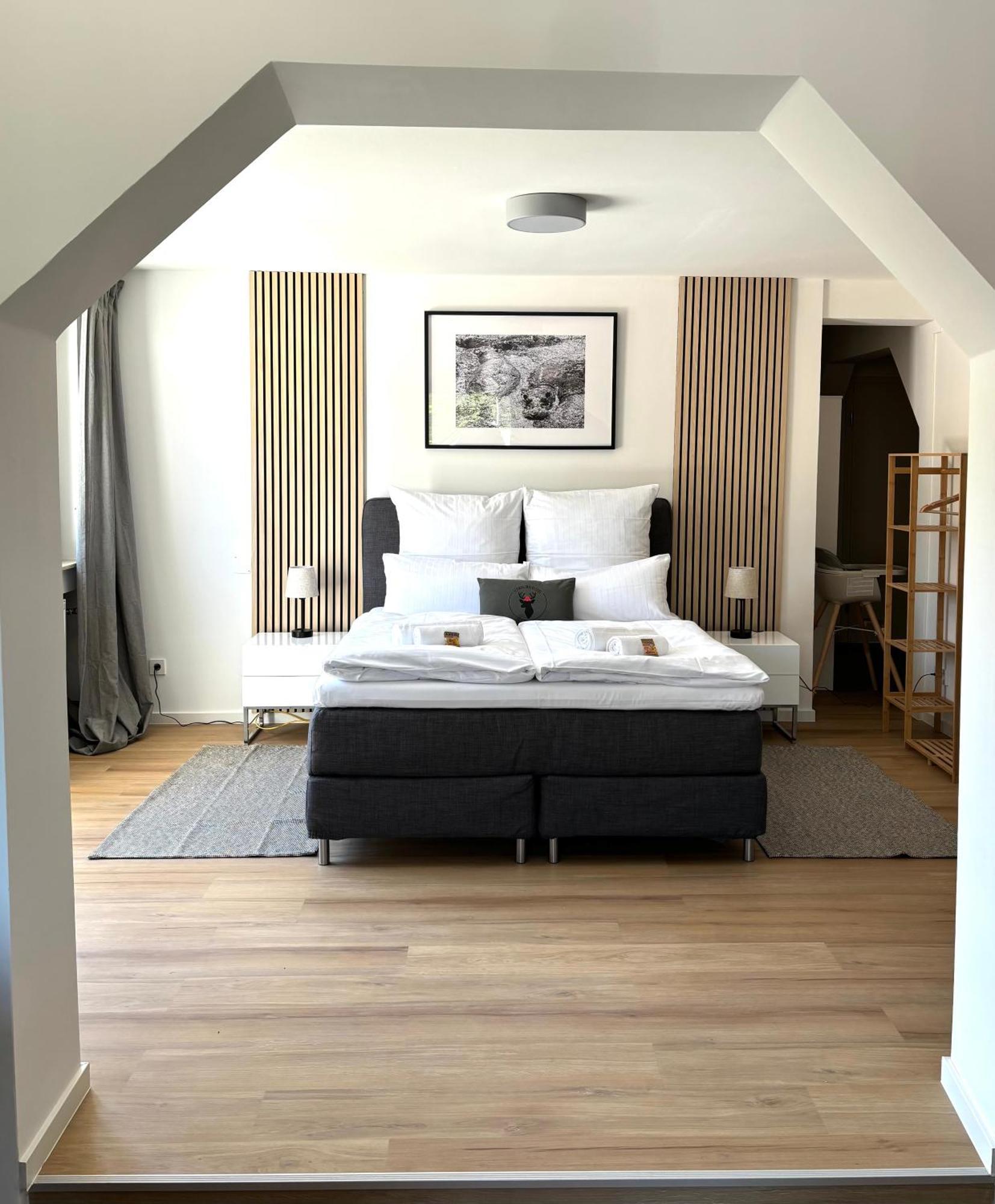 Gesamte Wohnung, Kueche, Parkplatz, Terrasse 巴特贝林根 外观 照片