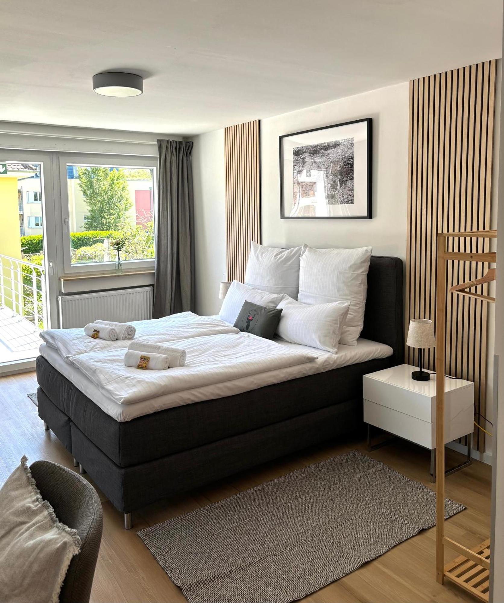 Gesamte Wohnung, Kueche, Parkplatz, Terrasse 巴特贝林根 外观 照片