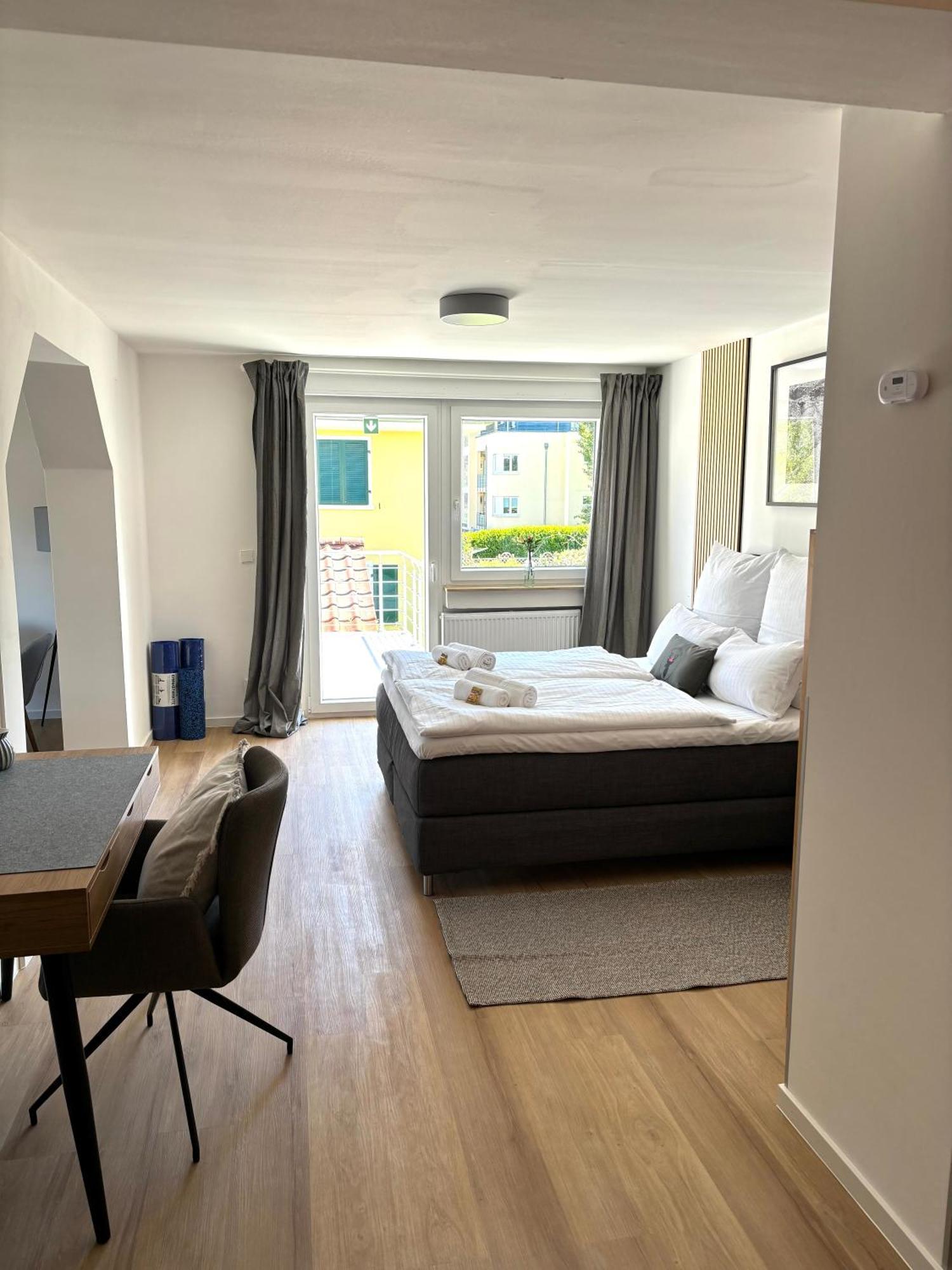 Gesamte Wohnung, Kueche, Parkplatz, Terrasse 巴特贝林根 外观 照片