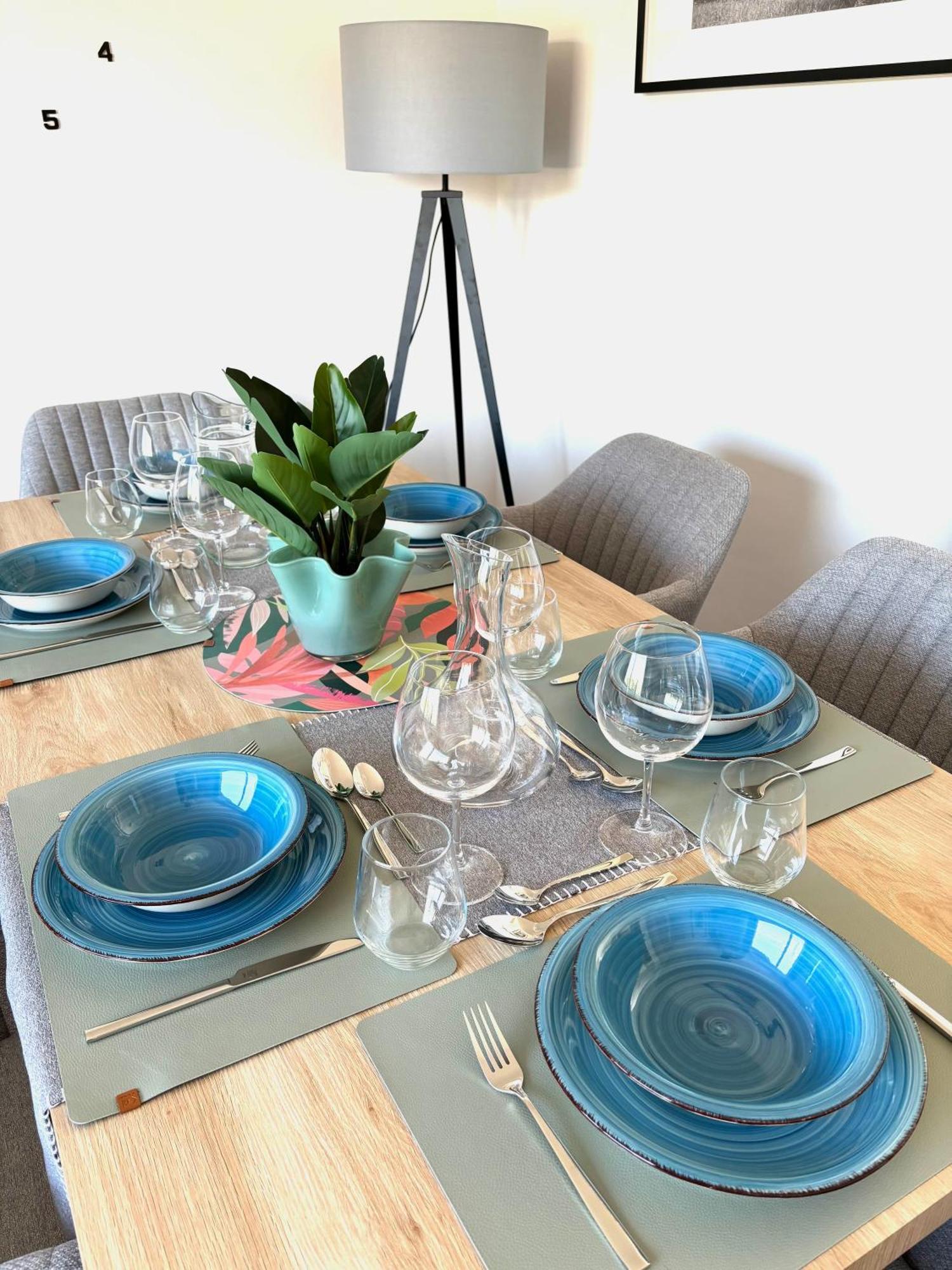 Gesamte Wohnung, Kueche, Parkplatz, Terrasse 巴特贝林根 外观 照片