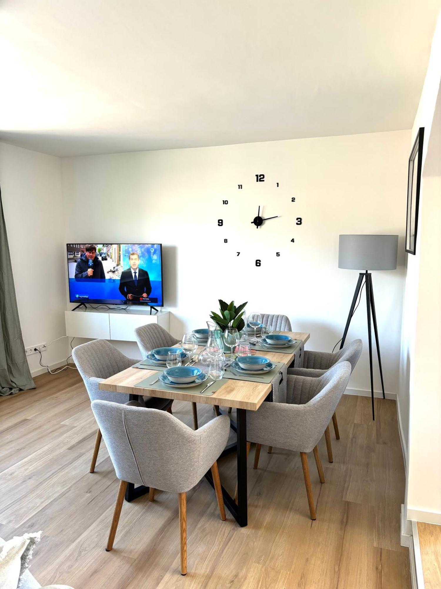 Gesamte Wohnung, Kueche, Parkplatz, Terrasse 巴特贝林根 外观 照片