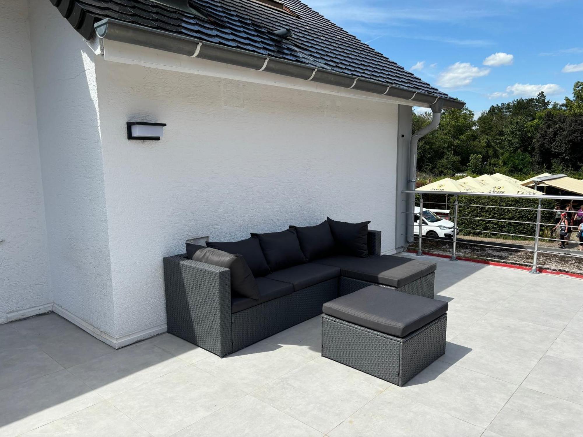 Gesamte Wohnung, Kueche, Parkplatz, Terrasse 巴特贝林根 外观 照片